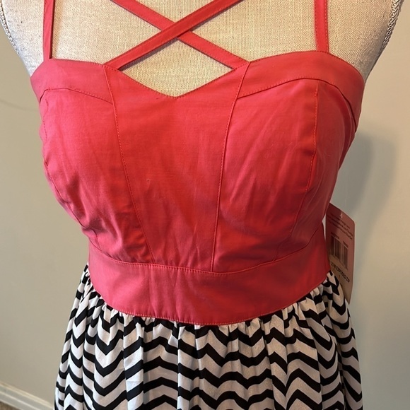 Trixxi  summer dress with hi low hem . Coral, blk, white. Sz 7 NWT - Picture 3 of 10